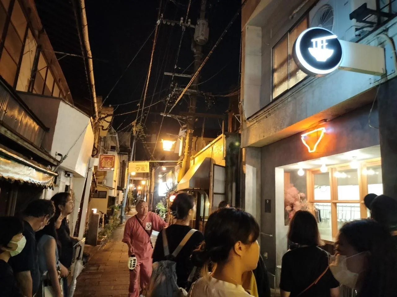 路地裏をはしご酒で歩く